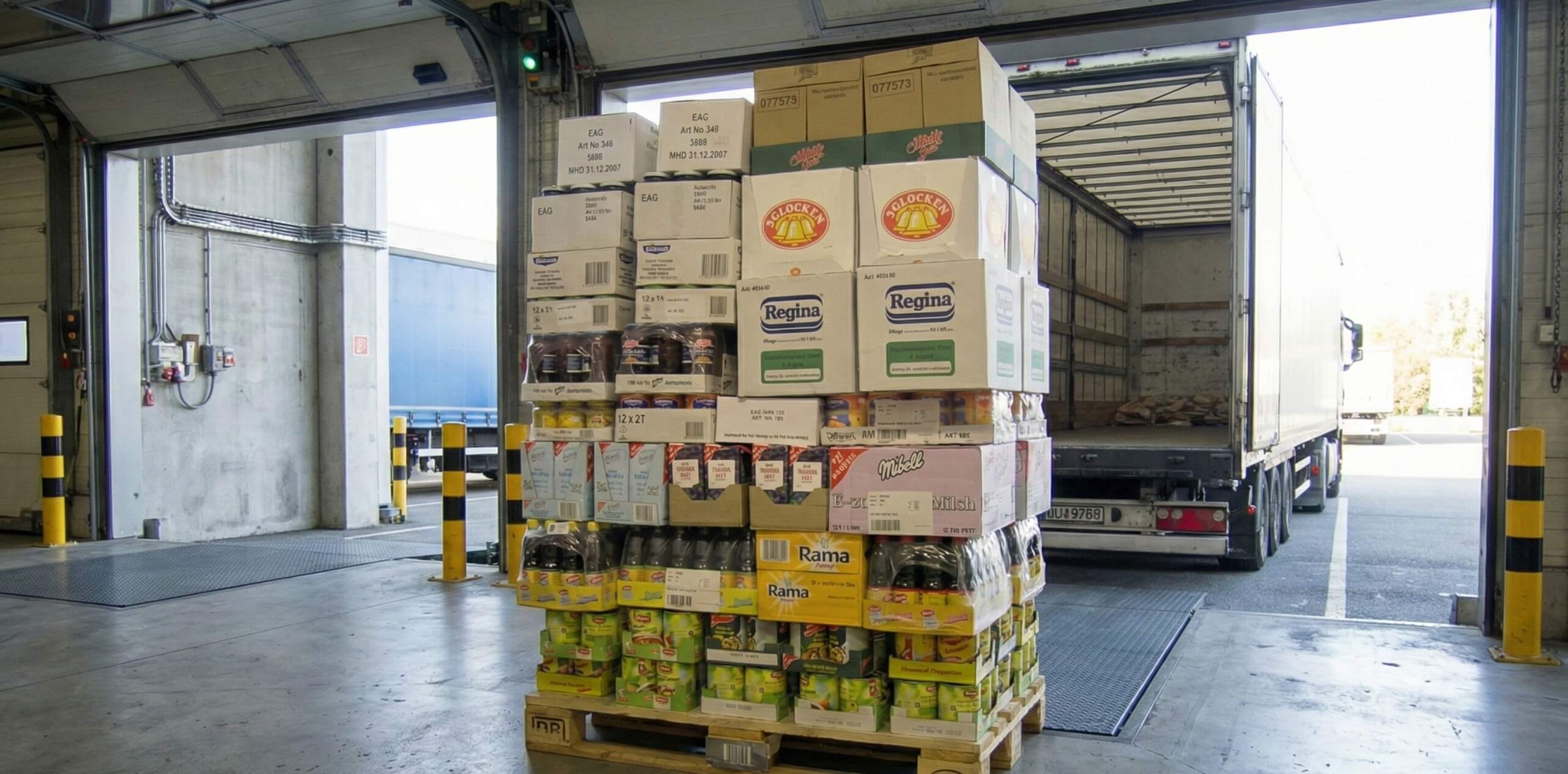 High-Volume Mixed-Case Palletizing in Grocery Distribution